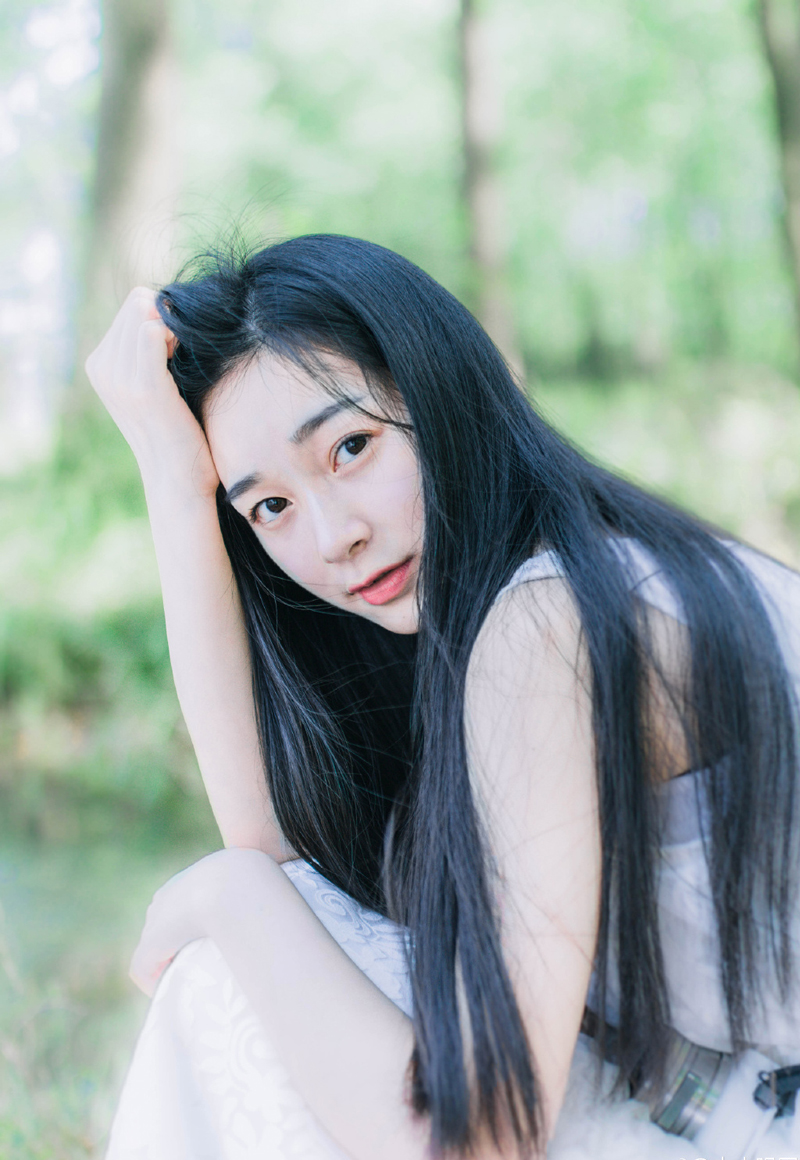 假话如同台词，常常是背熟了再说；真话如同咳嗽，多数是在压抑不住的时候喷涌而出。